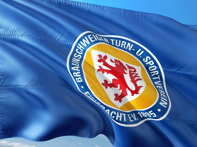 文中深入探 文中深入探